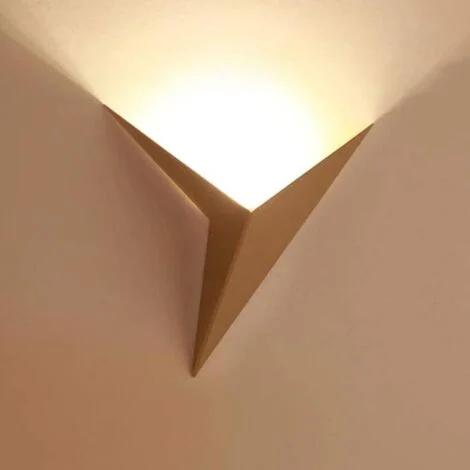 Lampada da parete a LED 3W Lampada da parete per interni a LED, Lampada da parete dorata a forma di triangolo creativo 3000K Lampada da parete moderna in metallo bianco caldo per camera da letto Soggi