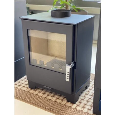 Stufa a Legna Verso 3L - 5 kWCompatta, Efficiente e Facile da Installare