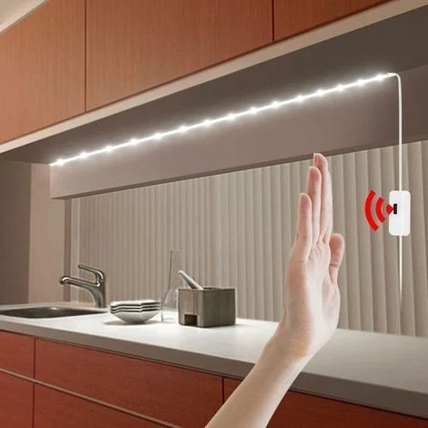 Striscia LED autoadesiva da 3 m con sensore di movimento, luce calda 3000K, impermeabile, ricaricabile tramite USB, ideale per camera da letto, soggiorno, cucina e guardaroba
