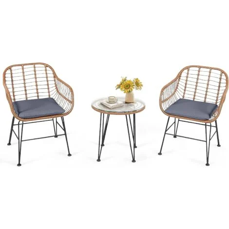 COSTWAY Mobili da Esterno in Vimini con Tavolo Rotondo in Vetro Temperato e 2 Poltrone in Rattan e Cuscini Morbidi, Tavolo e Sedie Moderni per Veranda, Cortile, Giardino e Piscina