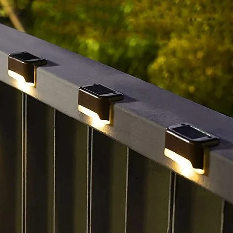 [NON UTILIZZATO] Set di 4 luci solari da esterno, luci LED impermeabili per scale, gradini, recinzioni, cortili, terrazze e vialetti, luce bianca calda - RW Solar Lamp.