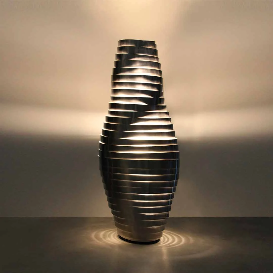 Lampada da Terra BUMBLEBEE di Enrico Zannella & Alessandro Moretto