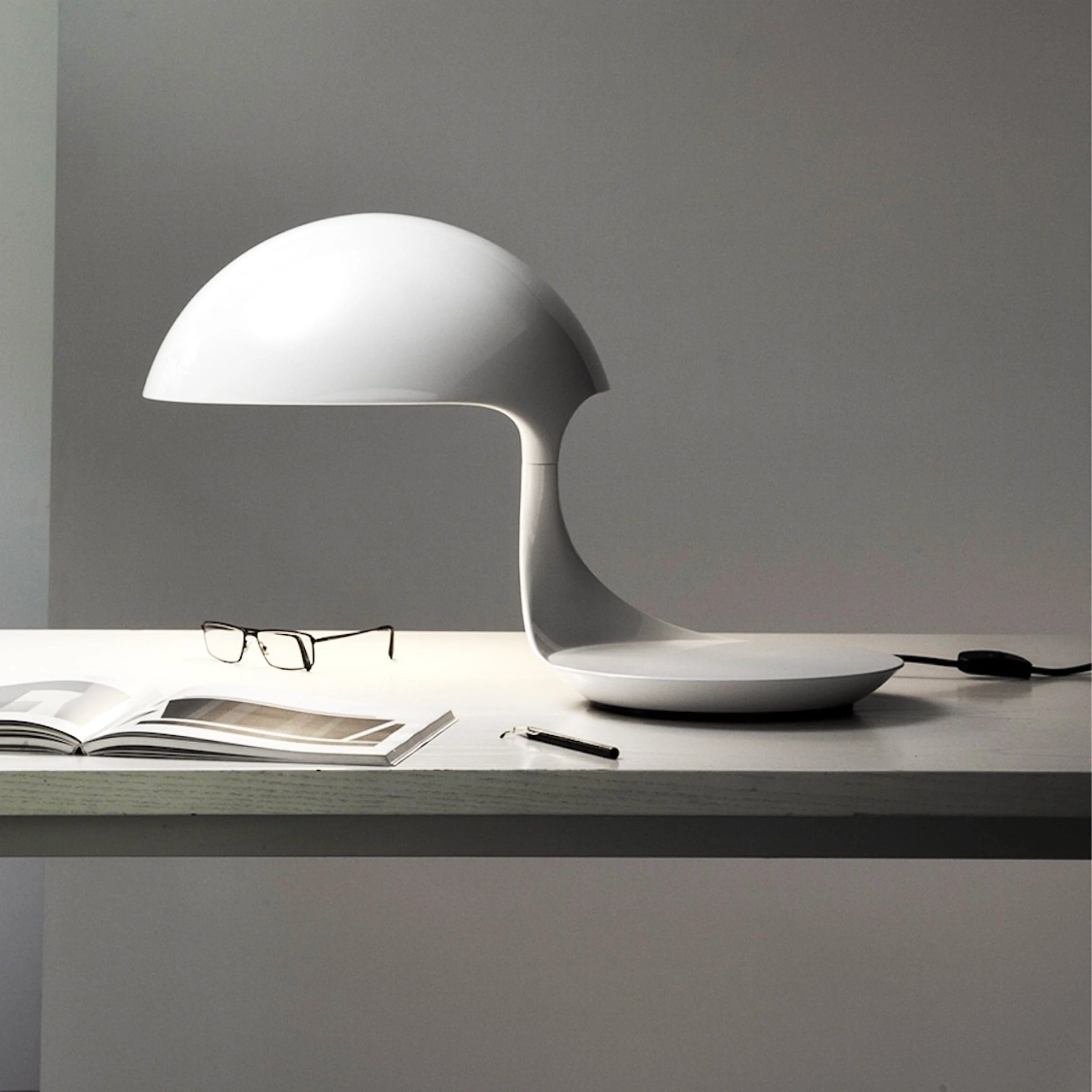Lampada da tavolo COBRA di Elio Martinelli per Martinelli Luce