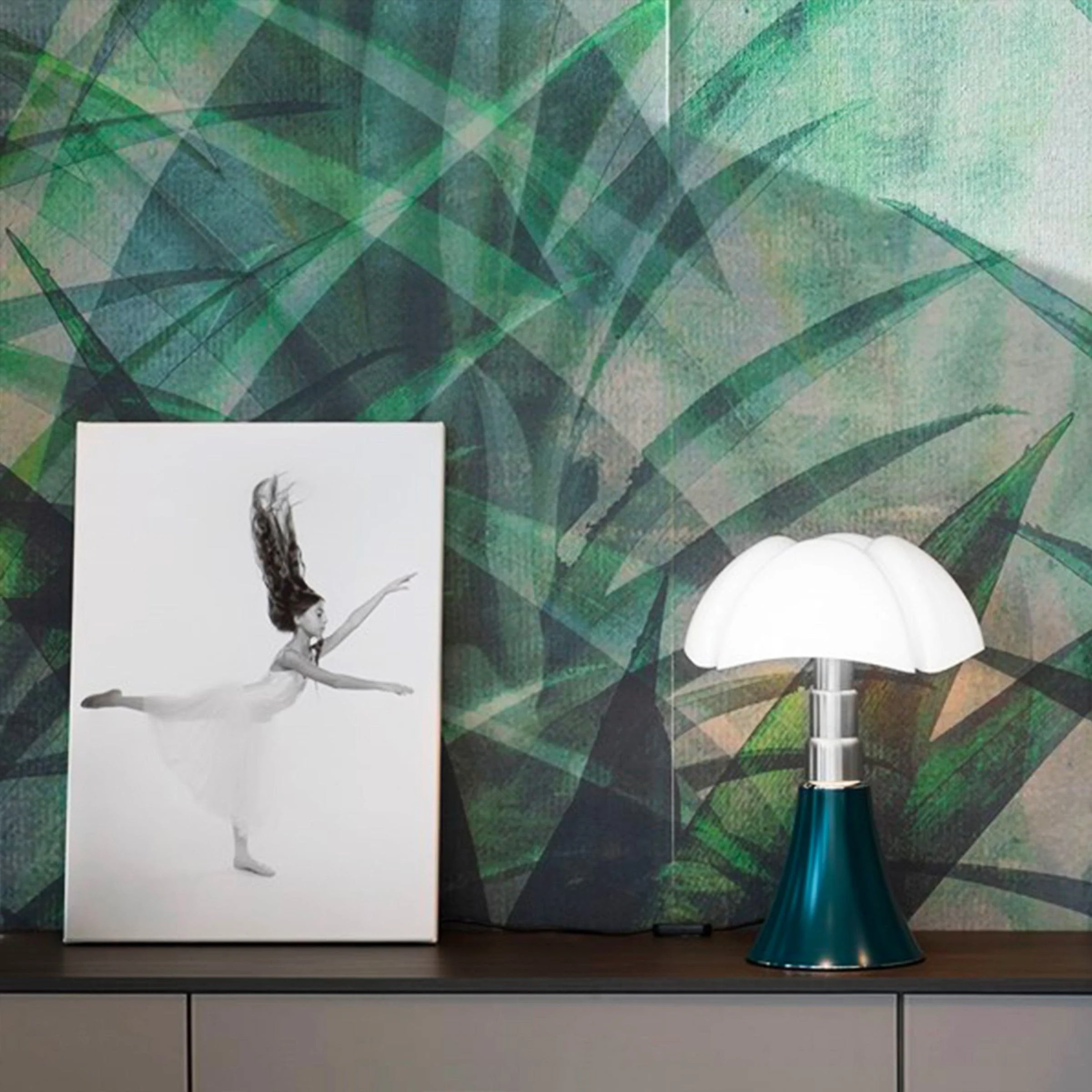Lampada da tavolo LED PIPISTRELLO MED 50-62 cm di Gae Aulenti per Martinelli Luce