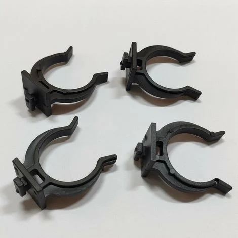 4 pezzi gancio pvc per zoccolo cucina e sottolavello sia resina che alluminio