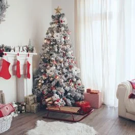 Albero di Natale innevato 650 rami h. 180 cm, New Sestriere Santa's House