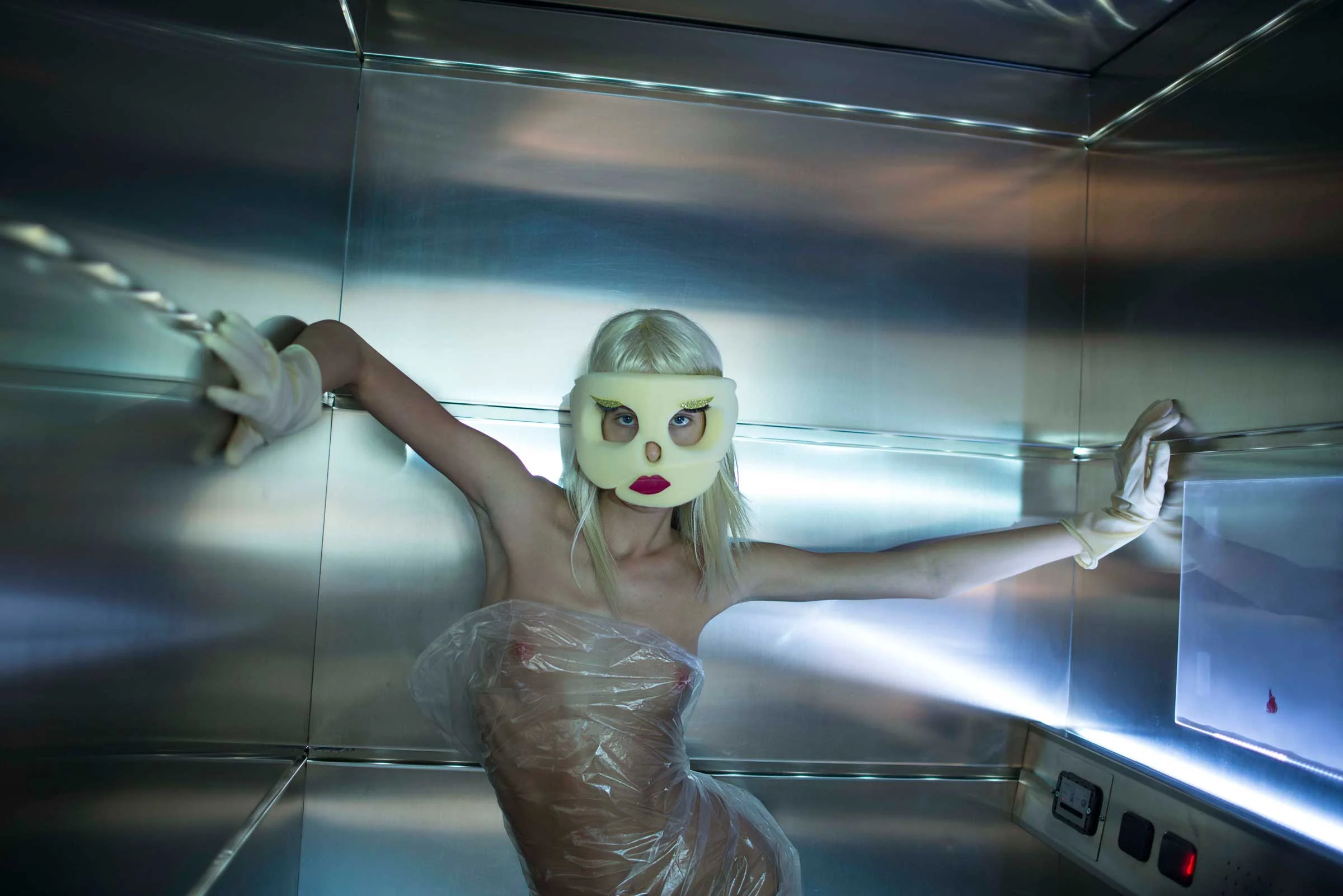 LIFT MASK 9 - 2019 - 60 x 90 - Malena Mazza