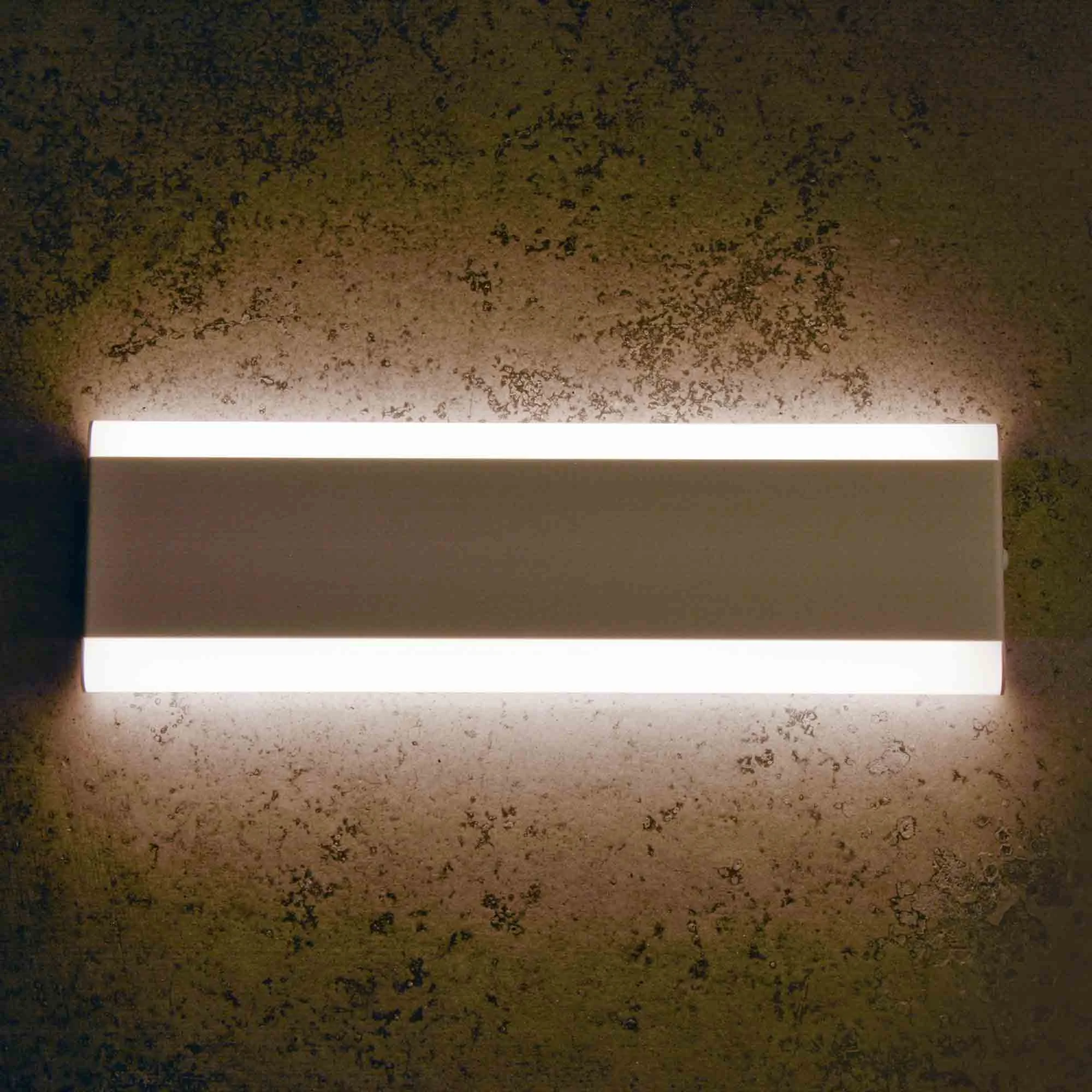 Lampada da Parete in Alluminio LINES di Hi.Project per Brillamenti