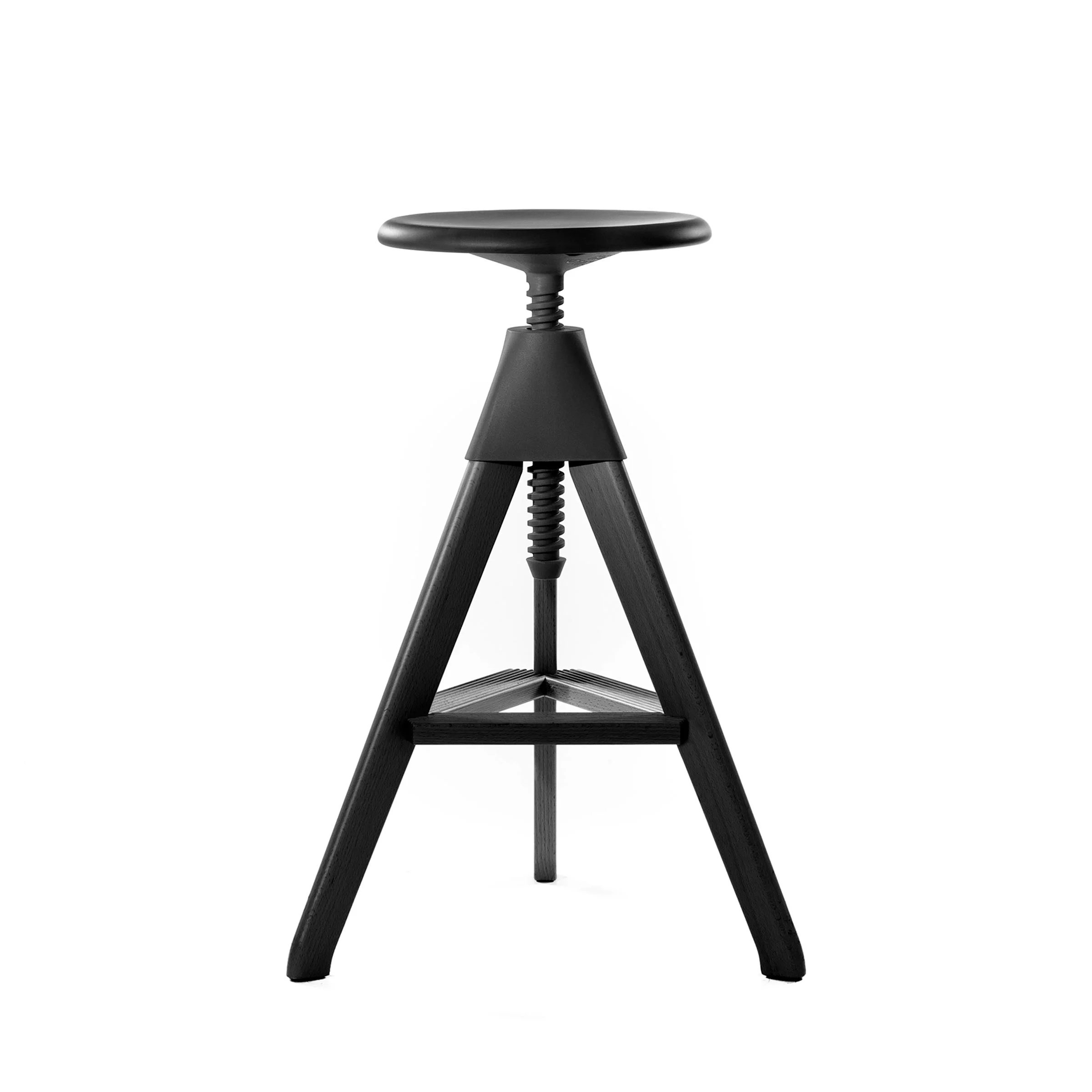 Magis_the_wild_bunch_tom_product_front_SD1852_black_black_01.webp Sgabello Regolabile in Legno TOM di Konstantin Grcic per Magis