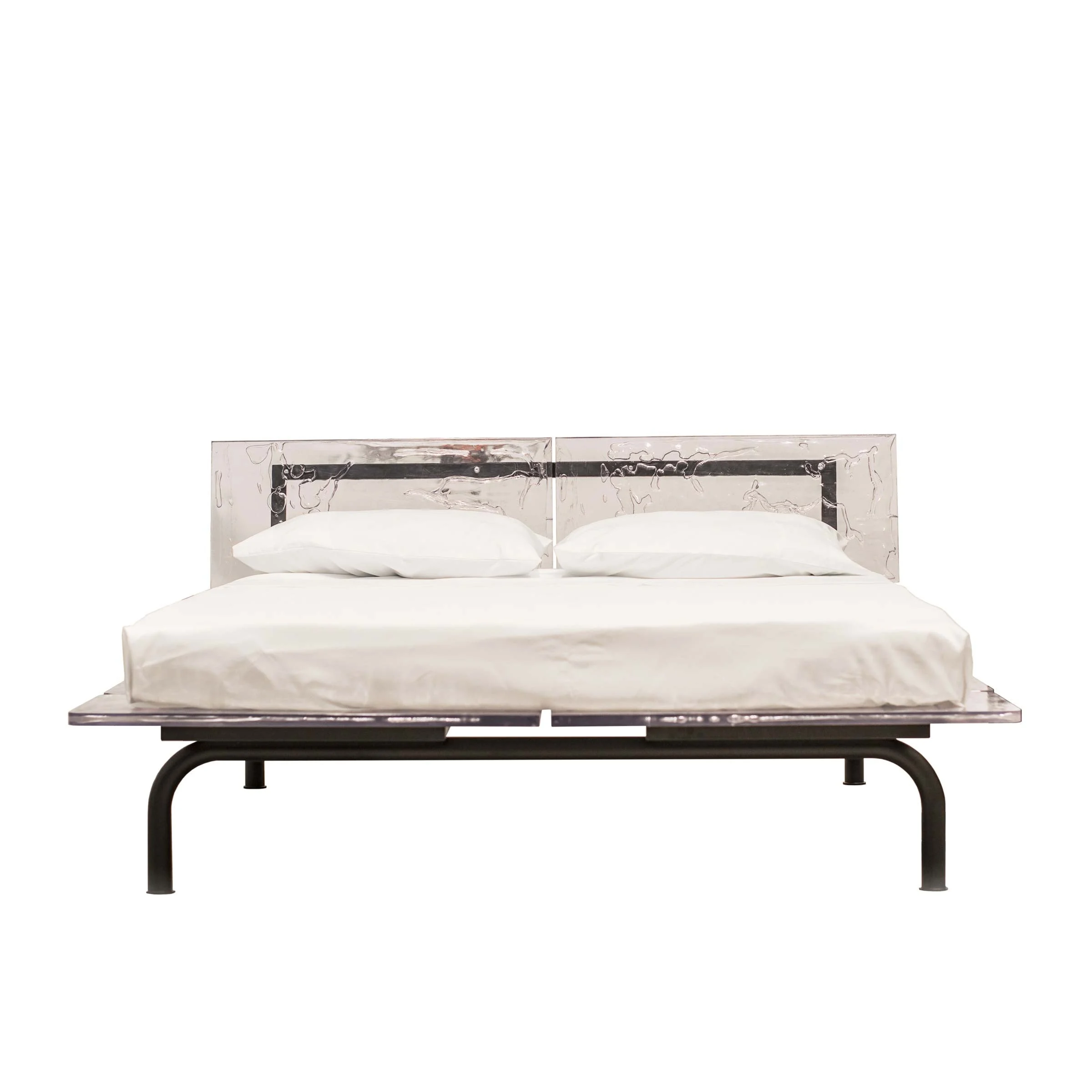 Letto AMANTE di Andrea Bertinotti per Sturm Milano