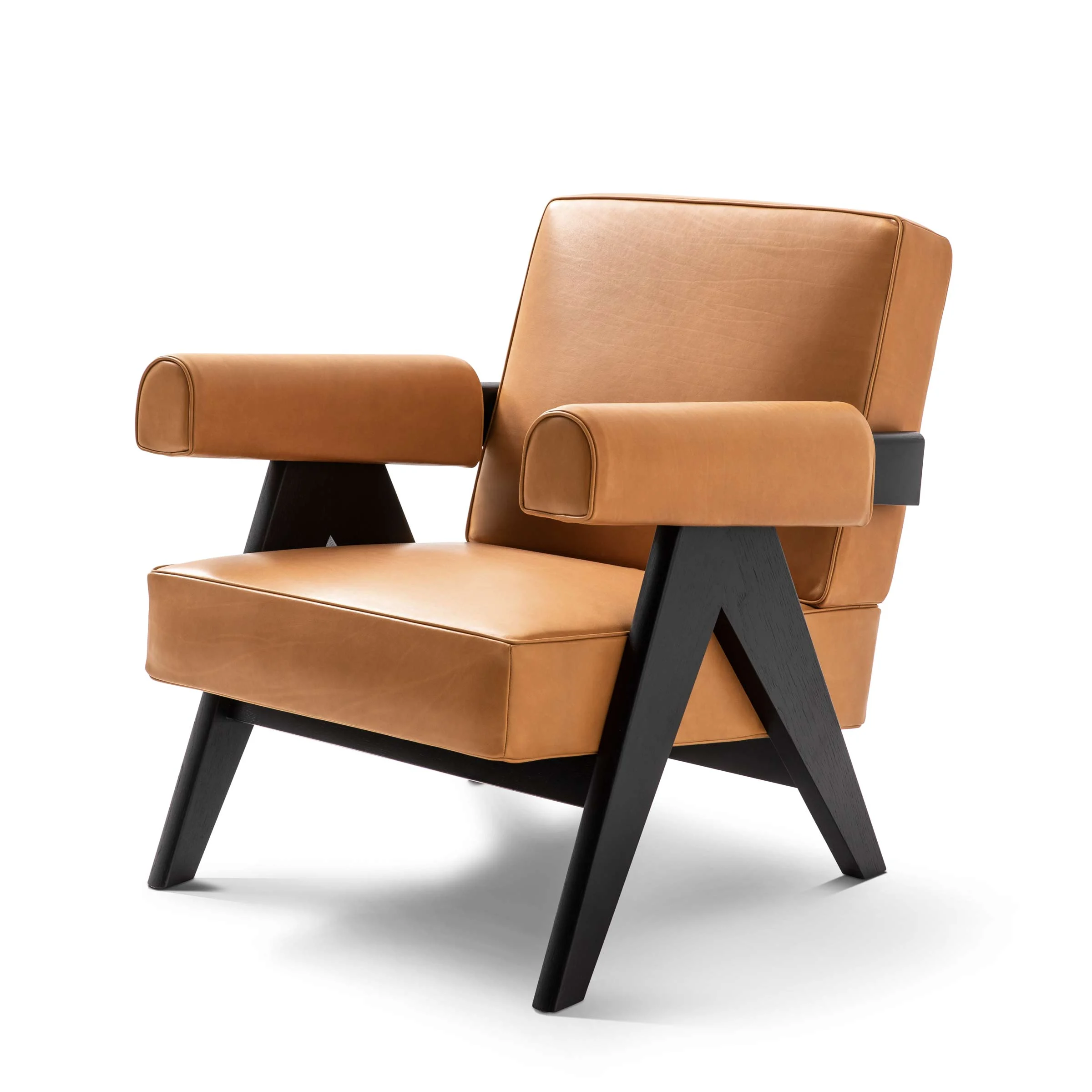 Poltroncina Imbottita in Legno e Pelle CAPITOL COMPLEX Hommage à Pierre Jeanneret, di Cassina