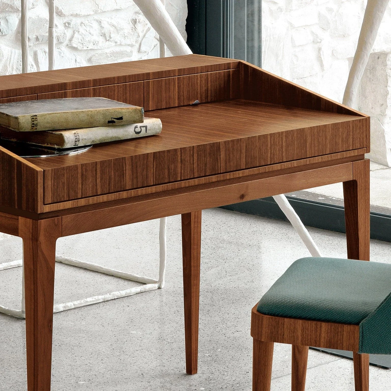 Scrivania in legno di noce IDEALE di Dale Italia