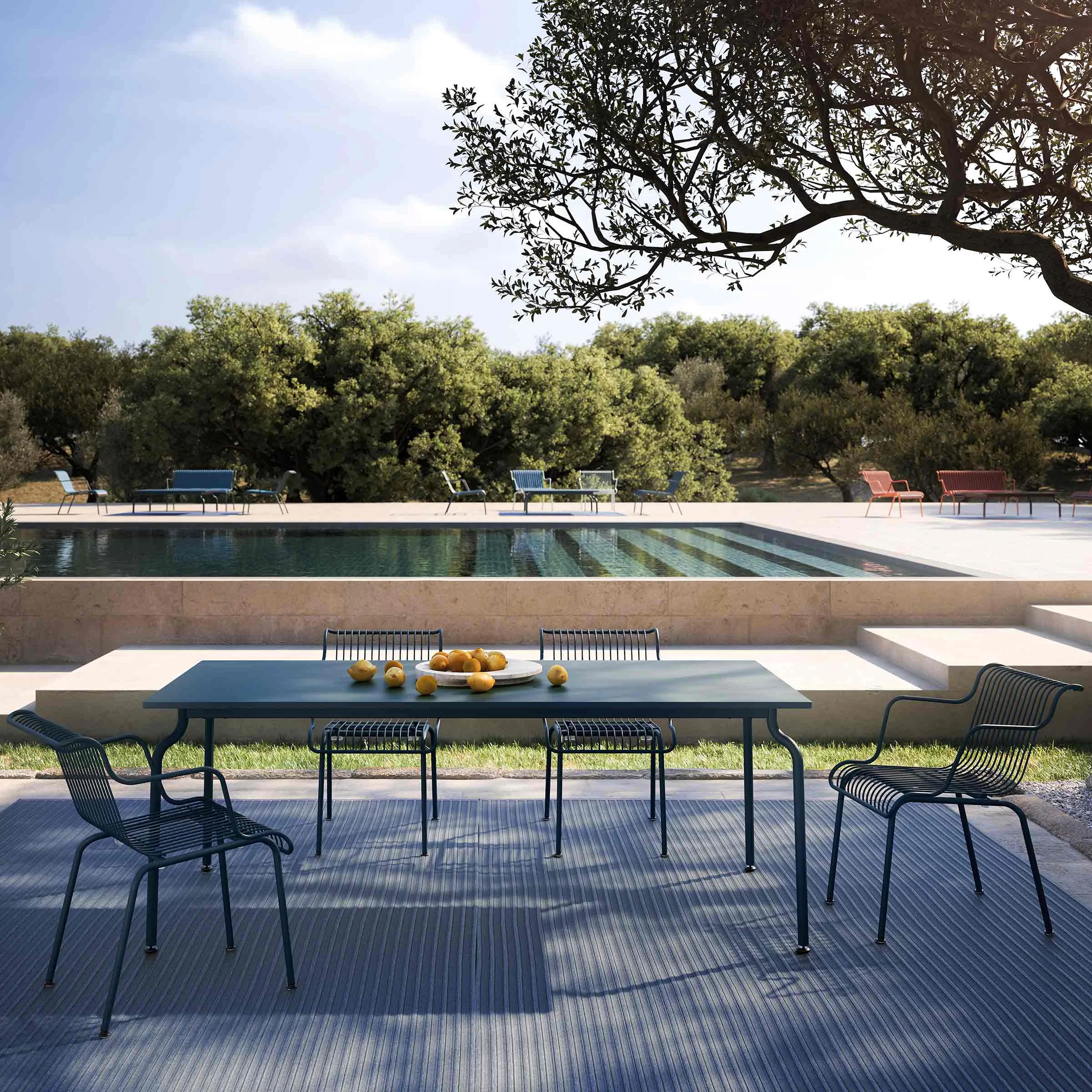 Tavolo da Pranzo da Esterno SOUTH di Konstantin Grcic per Magis
