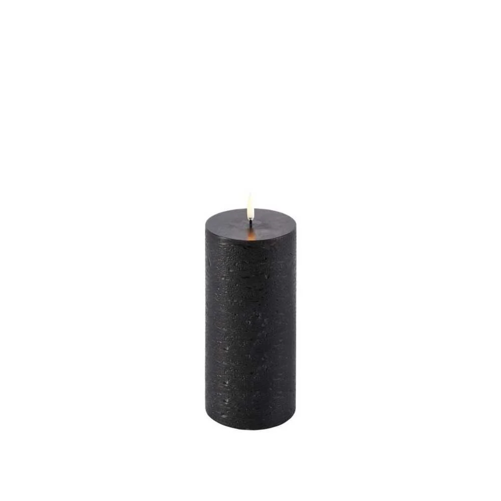 Candela LED Rustic Forest Black 7,8x15,2 cm – Atmosfera Naturale Uyuni