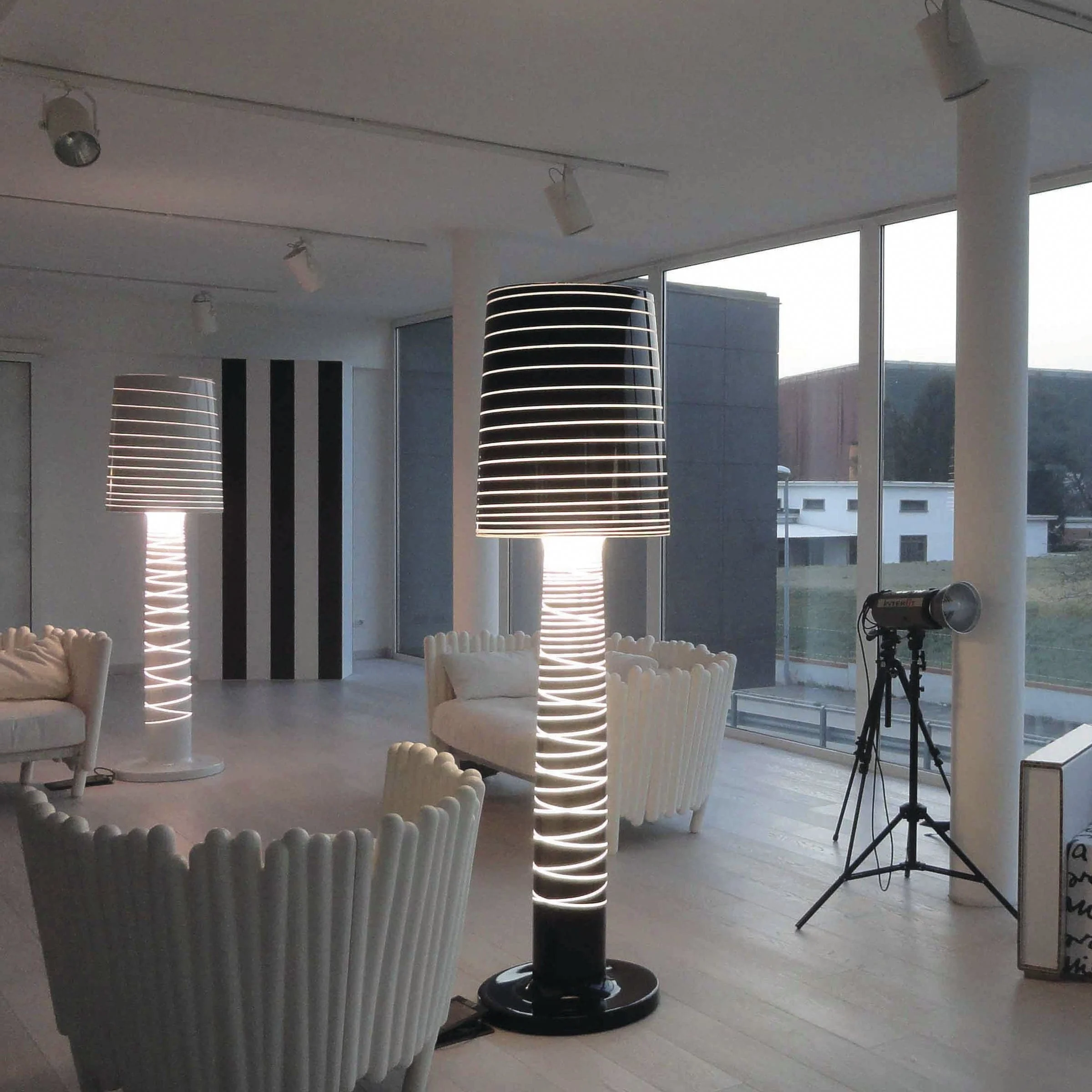 Lampada da Terra LADY JANE di Marc Sadler per Serralunga