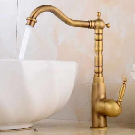 Rubinetto miscelatore vintage per lavello da cucina con maniglia in ceramica girevole a 360° e beccuccio alto.