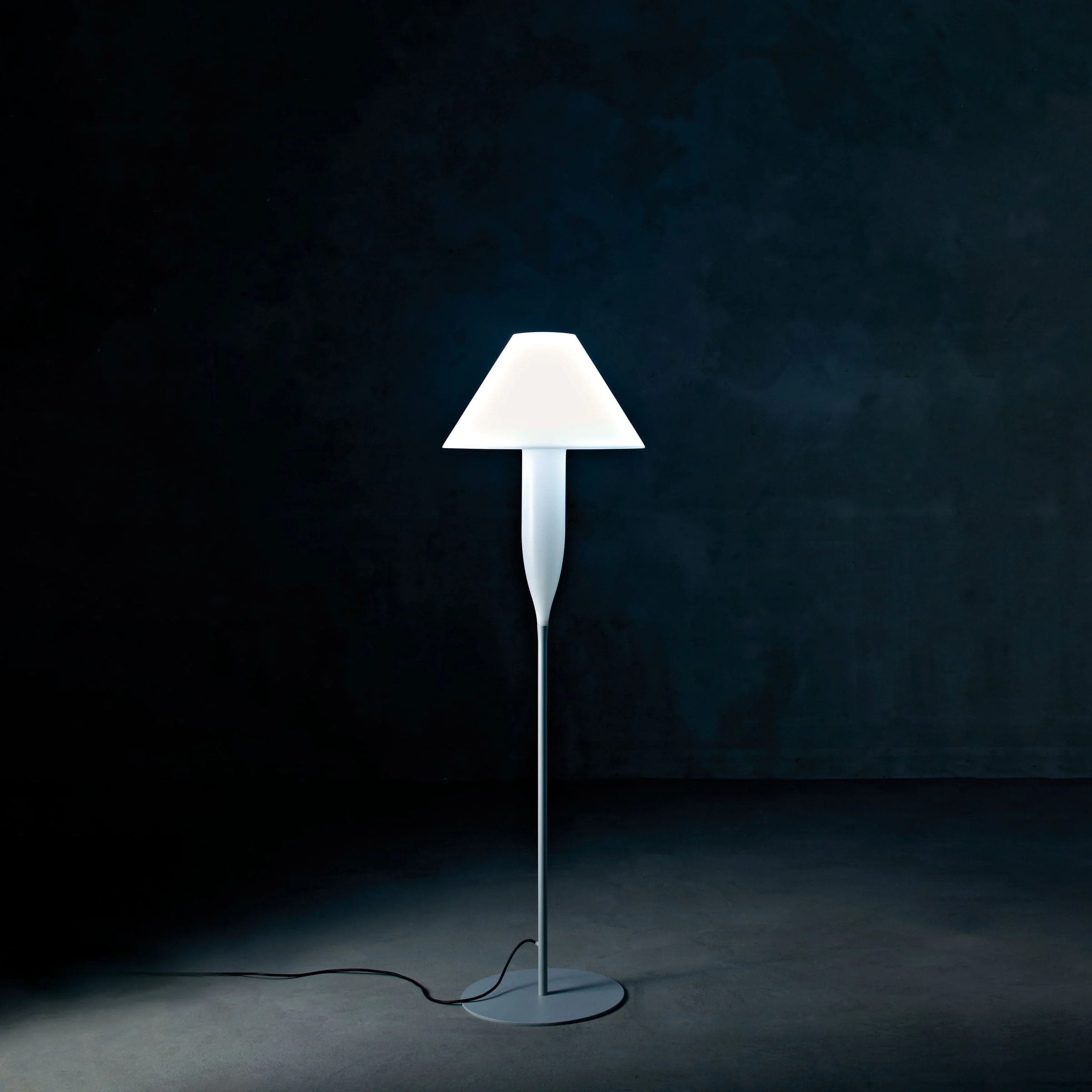 Lampada da Terra BONHEUR di Serralunga