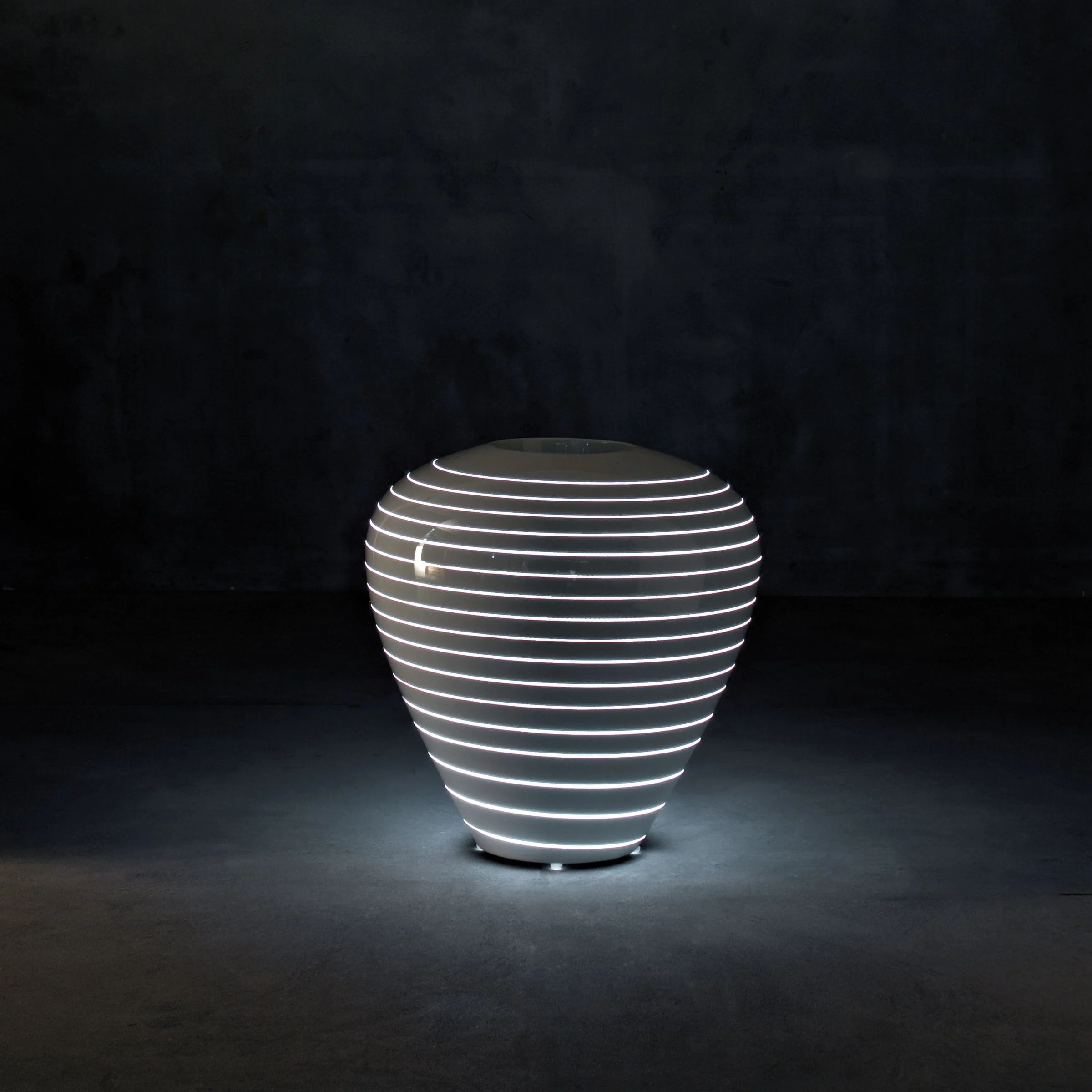 Vaso da Esterno GRAND MARY con Luce di Marc Sadler per Serralunga