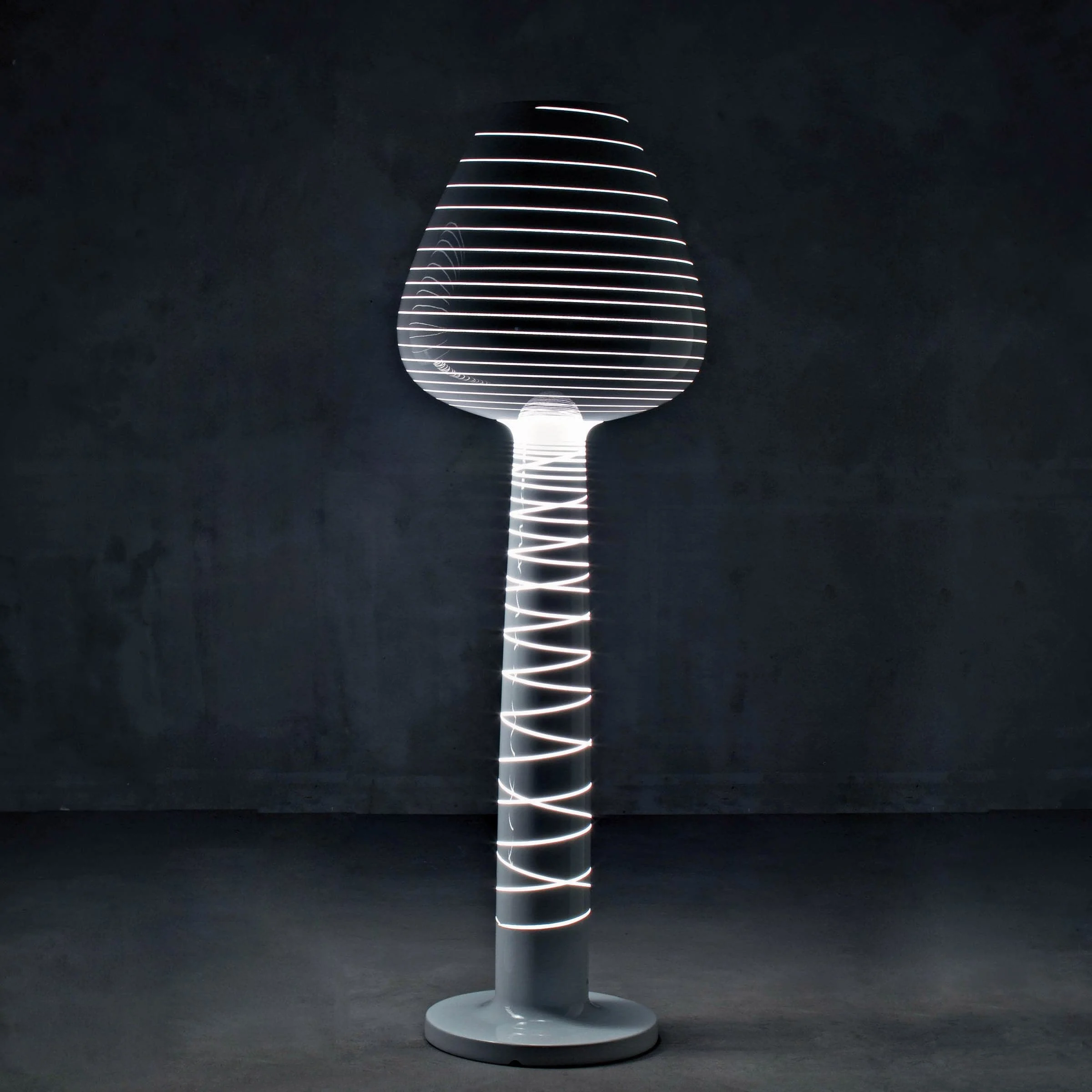 Lampada da Terra LADY MARY di Marc Sadler per Serralunga