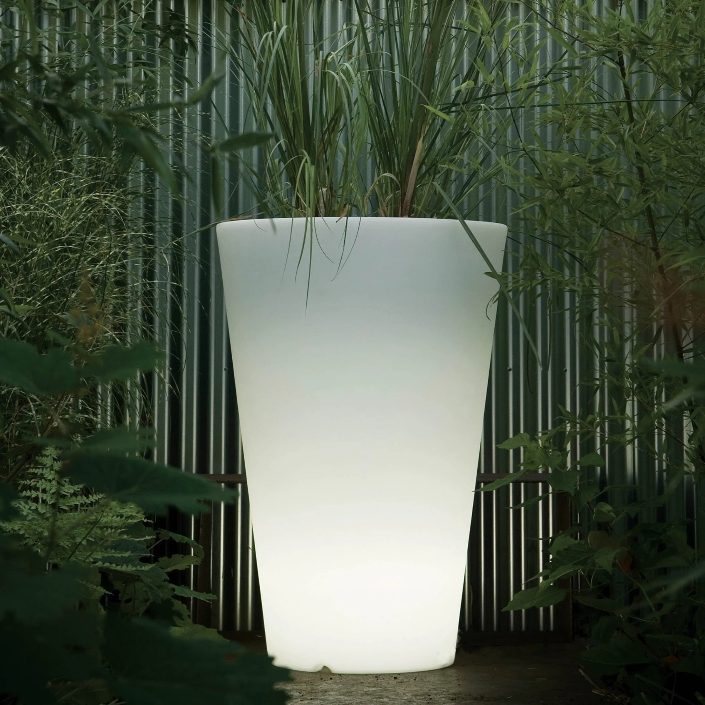 Vaso LISCIO SIENA con Luce di Serralunga