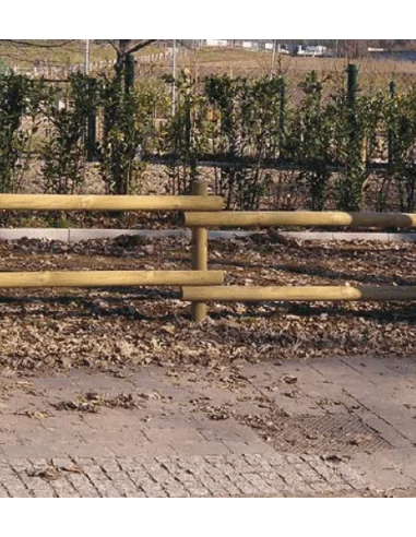 Recinzione con mezzi pali