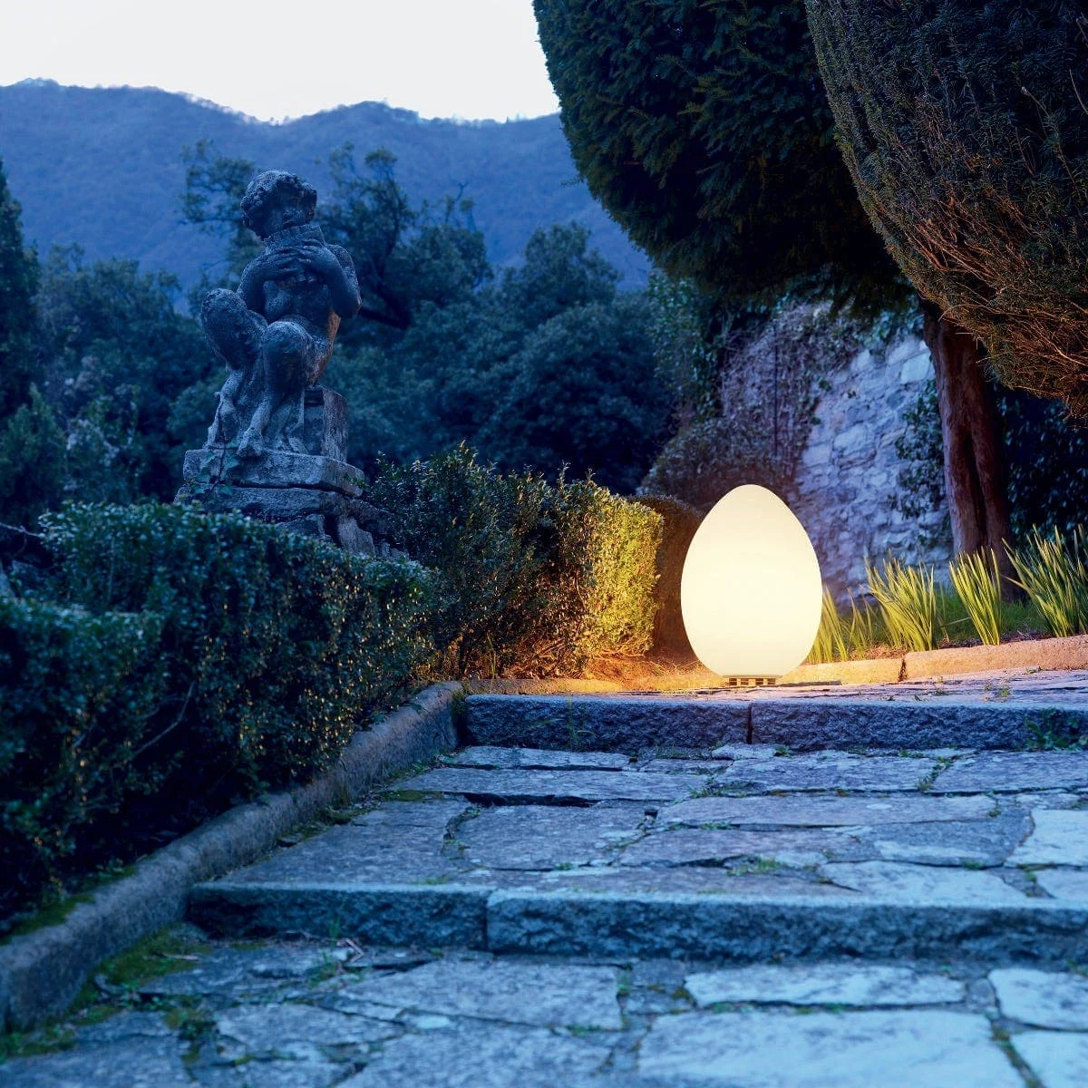Lampada da Esterno UOVO OUTDOOR di Ben Swildens per FontanaArte
